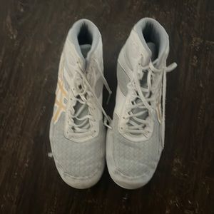 Mens ASICS wrestling shoes, size 9